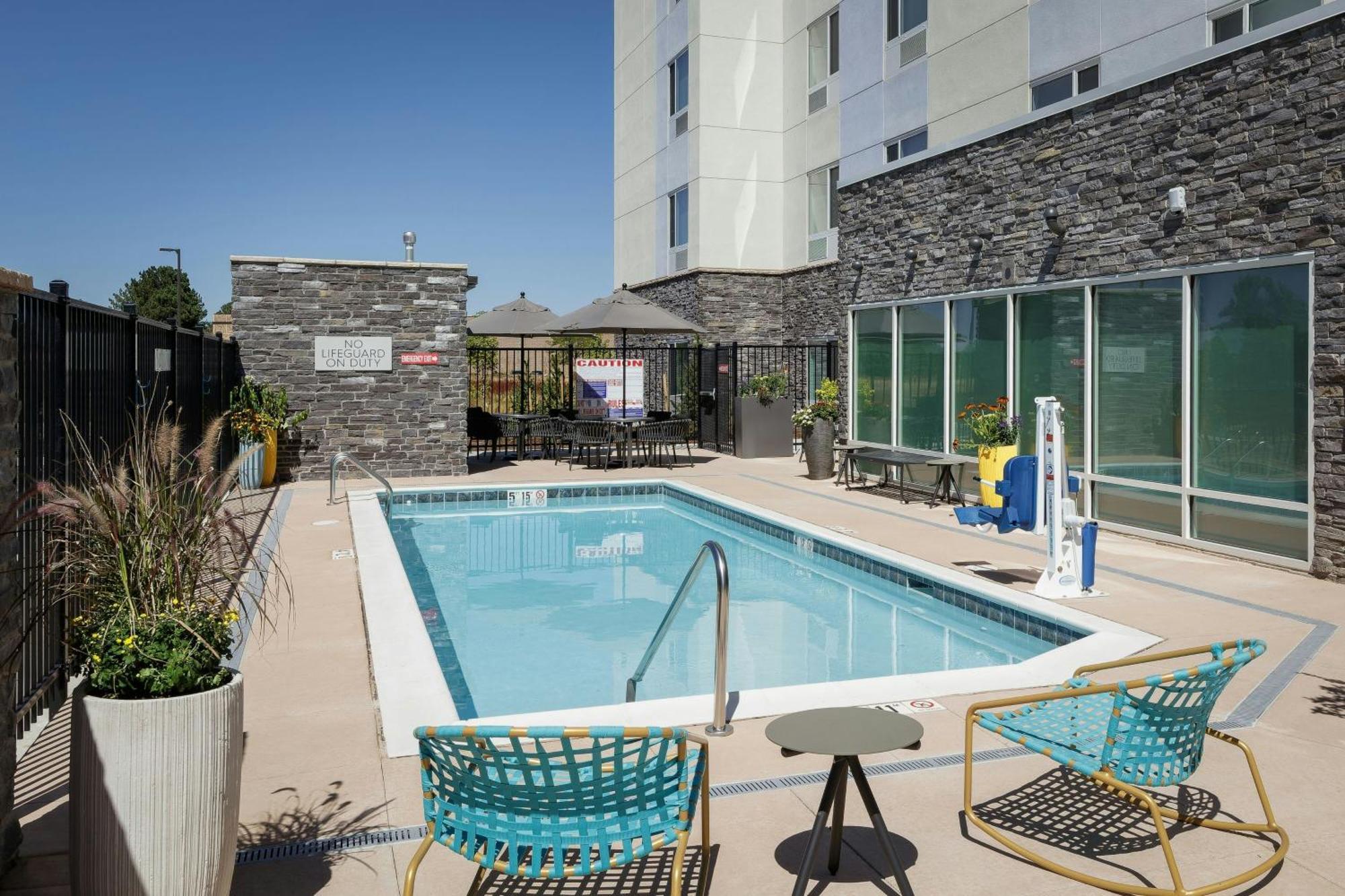 Towneplace Suites By Marriott Denver North Торнтон Экстерьер фото